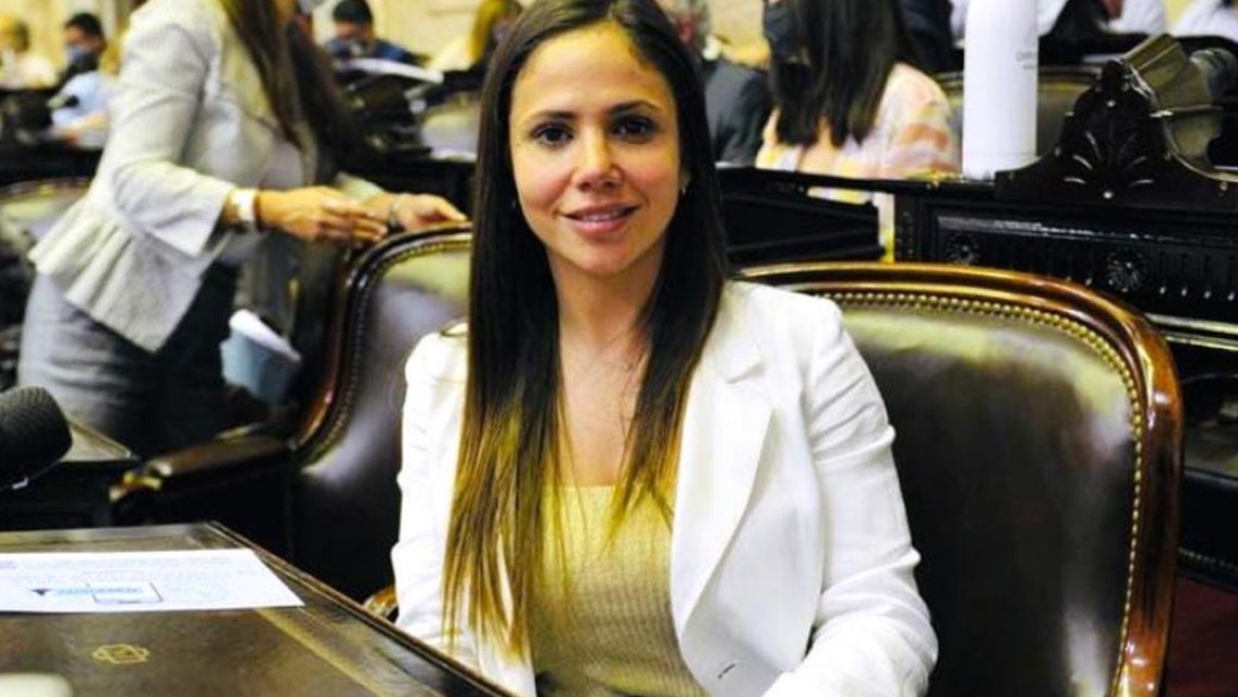 "Romina remisera": La acusan de tener una flota de autos trabajando