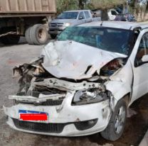 Un jujeño y sus dos hijas impactaron con un camión cañero