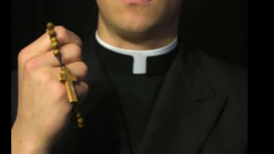 Atraparon a un exsacerdote prófugo hace un año: lo acusan de lo más aberrante