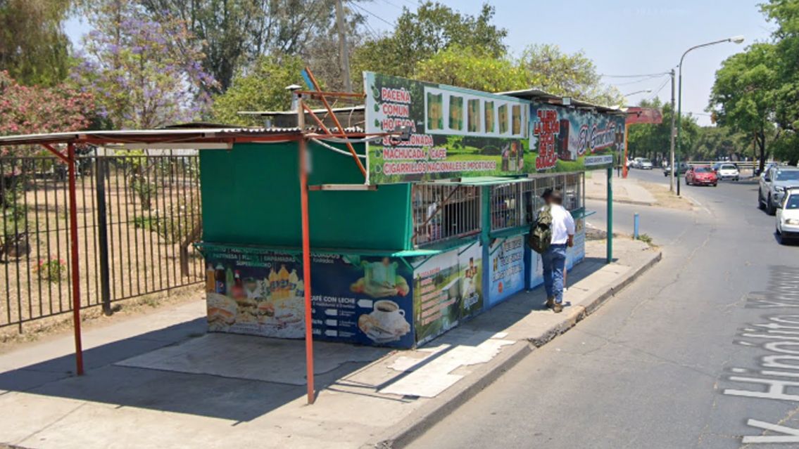 Se hizo el de pedir algo para comer, pero sus intenciones eran otras