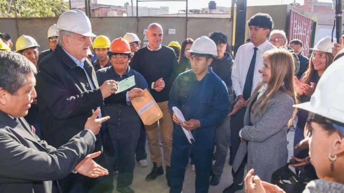 Morales repartió fondos para los carroceros de la FNE 2023