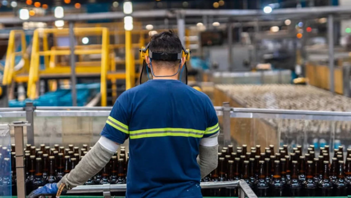 Conocida empresa de cervecería busca empleados: ofrecen $250.000