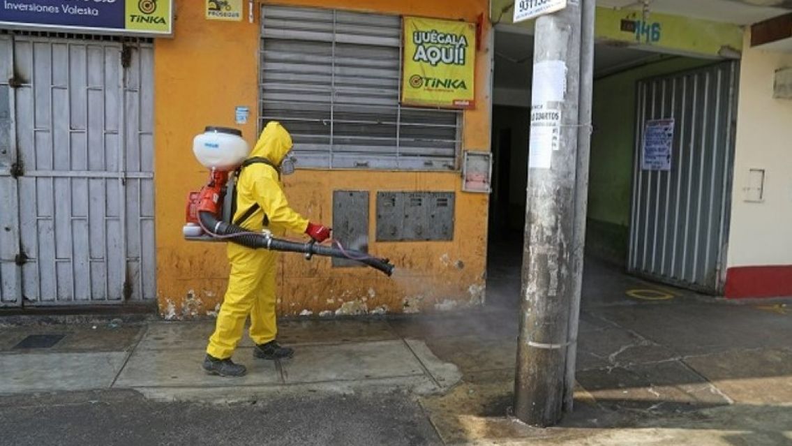 Se hacen pasar por empleados de bromatolog�a, le sacan plata a los juje�os y no hacen nada